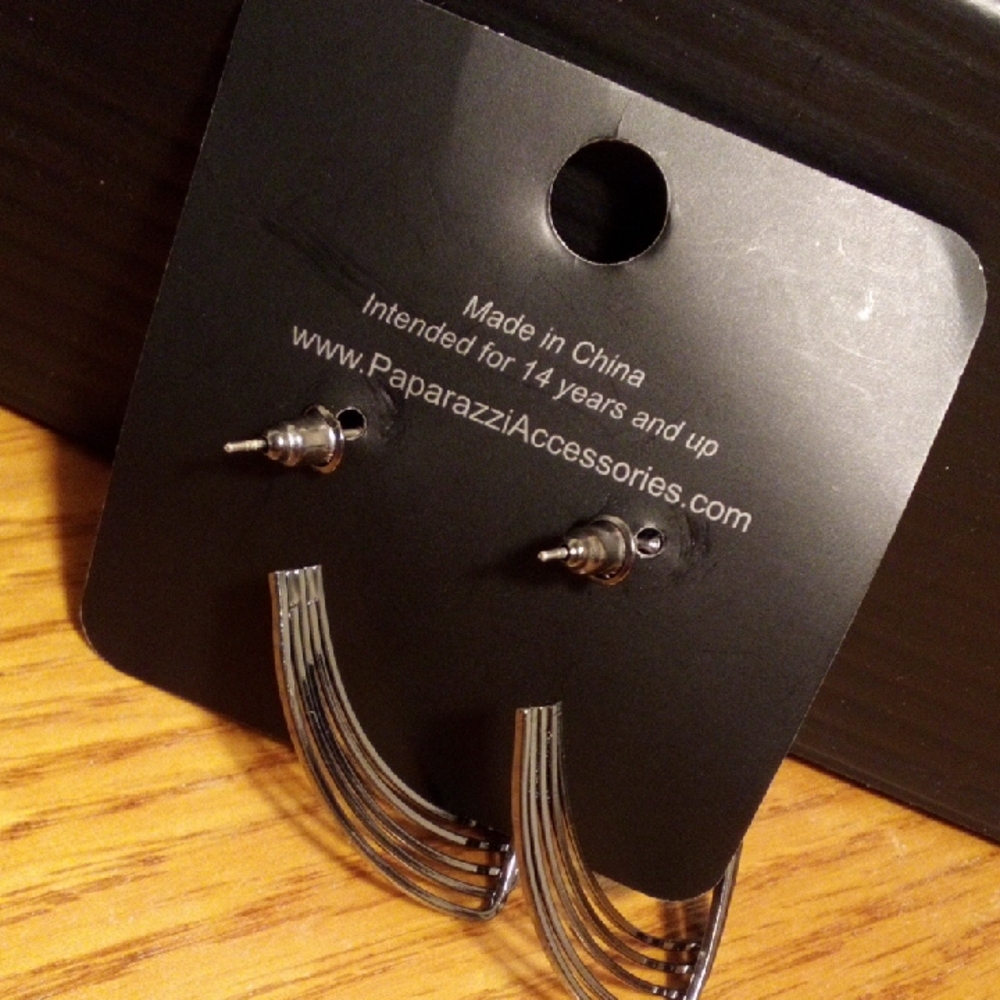Paparazzi Black and Gold Gradient Multi-Strip Hoop Earrings - Picture 5 of 5